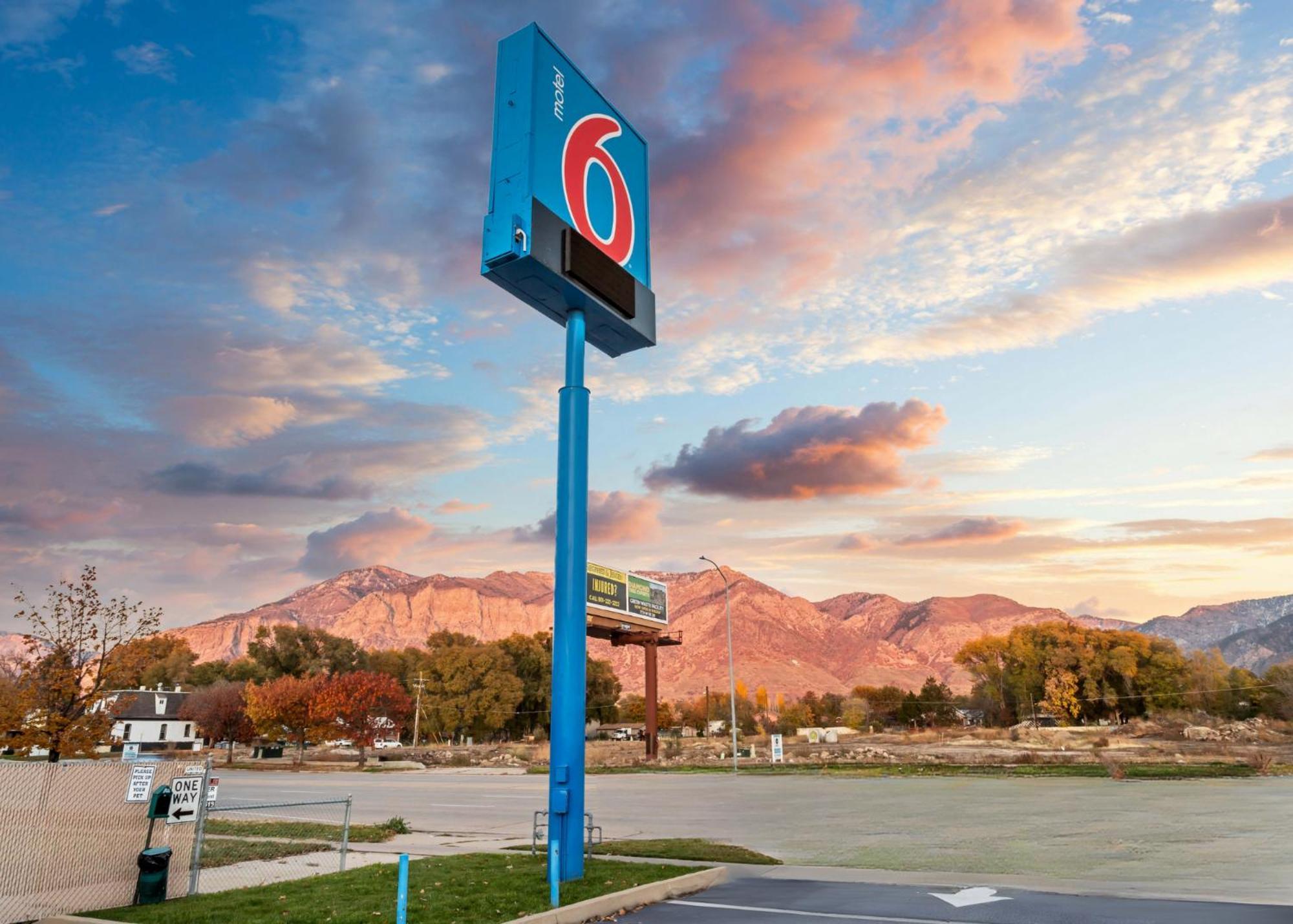 Motel 6 Ogden, Ut- Downtown Zewnętrze zdjęcie